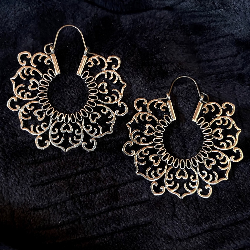 NWOT 🛍 Bundle for DISCOUNTS off Merch & Shipping